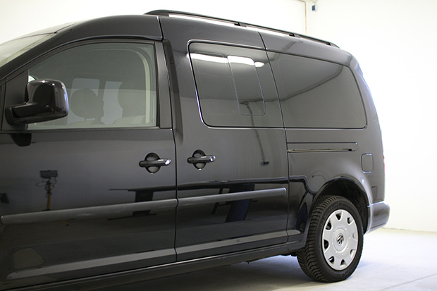 Caddy Schwarz